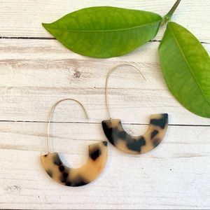 ✨3 for $15✨ tortoise shell half circle resin hoops